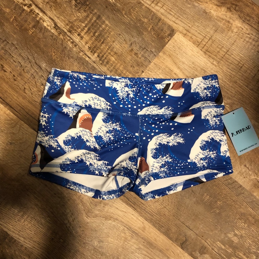 Fleo Jaws size large new with tags